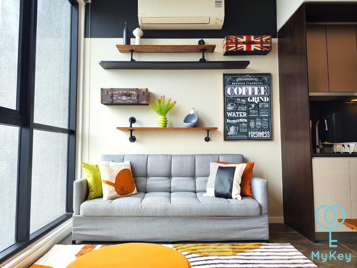 Scarletz Suites Klcc By Mykey Global Kuala Lumpur Bagian luar foto A micro apartment in Hong Kong