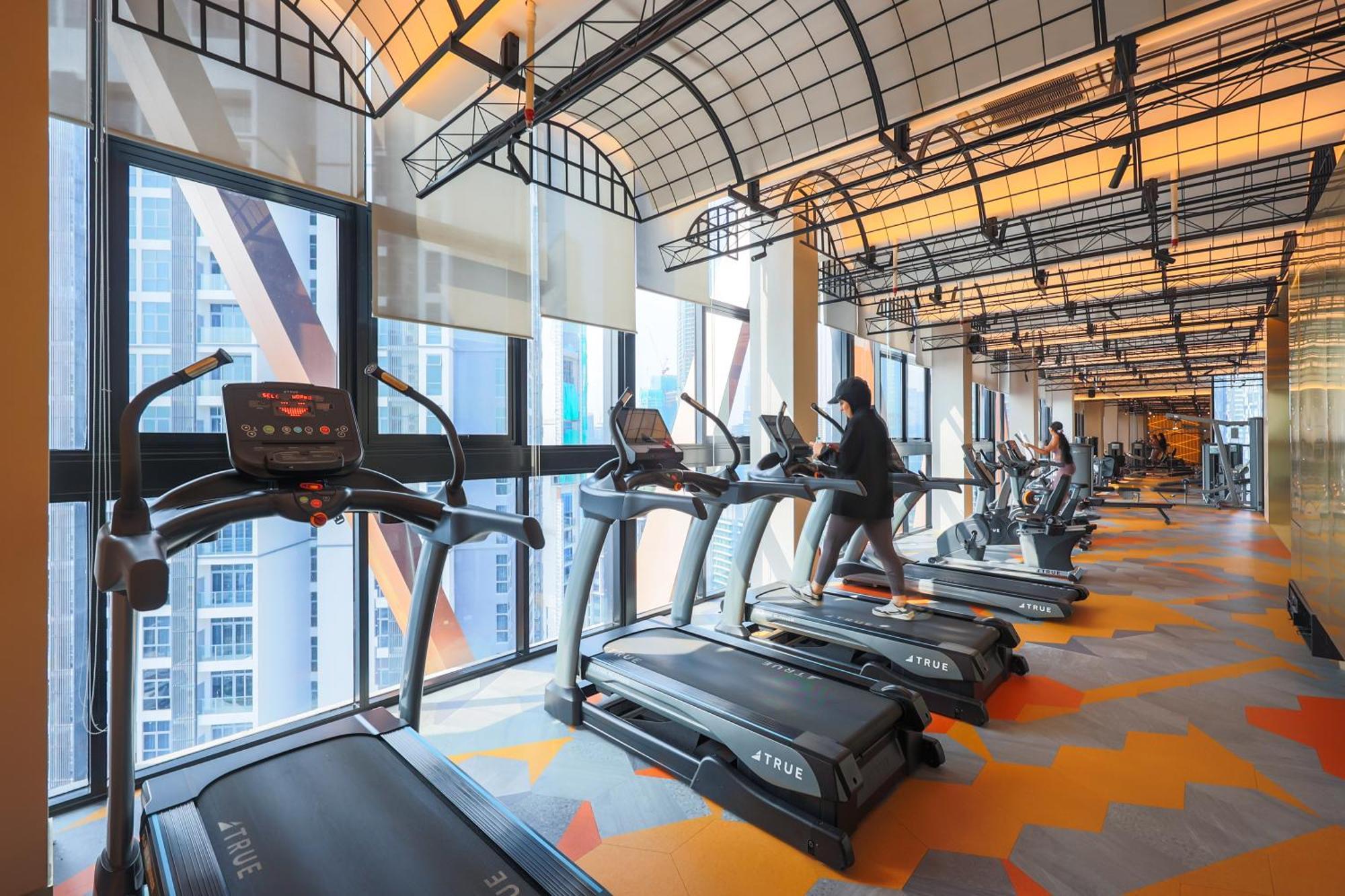 Scarletz Suites Klcc By Mykey Global Kuala Lumpur Bagian luar foto The gym at the 39th floor