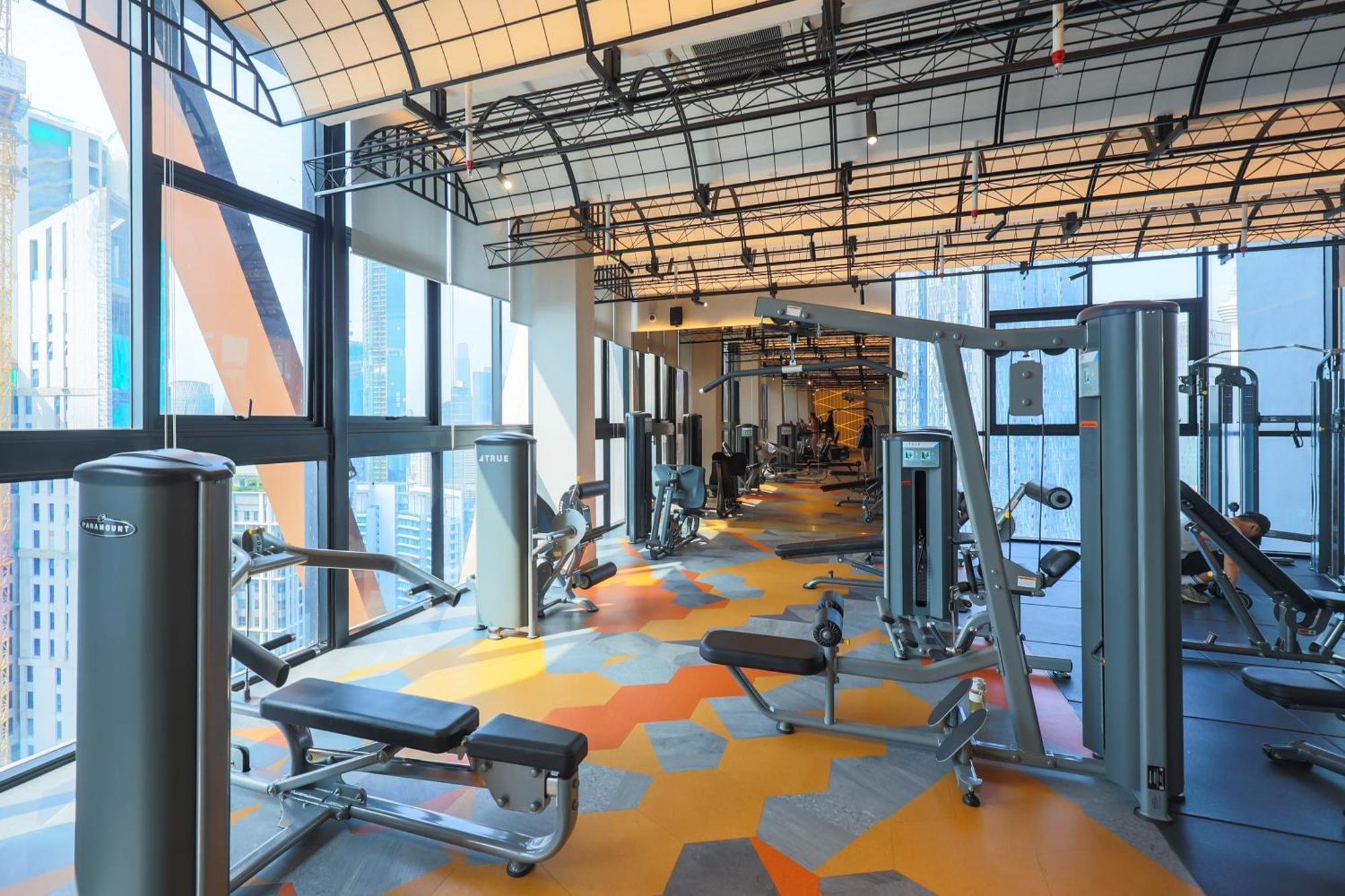 Scarletz Suites Klcc By Mykey Global Kuala Lumpur Bagian luar foto The gym at the 101 Tower